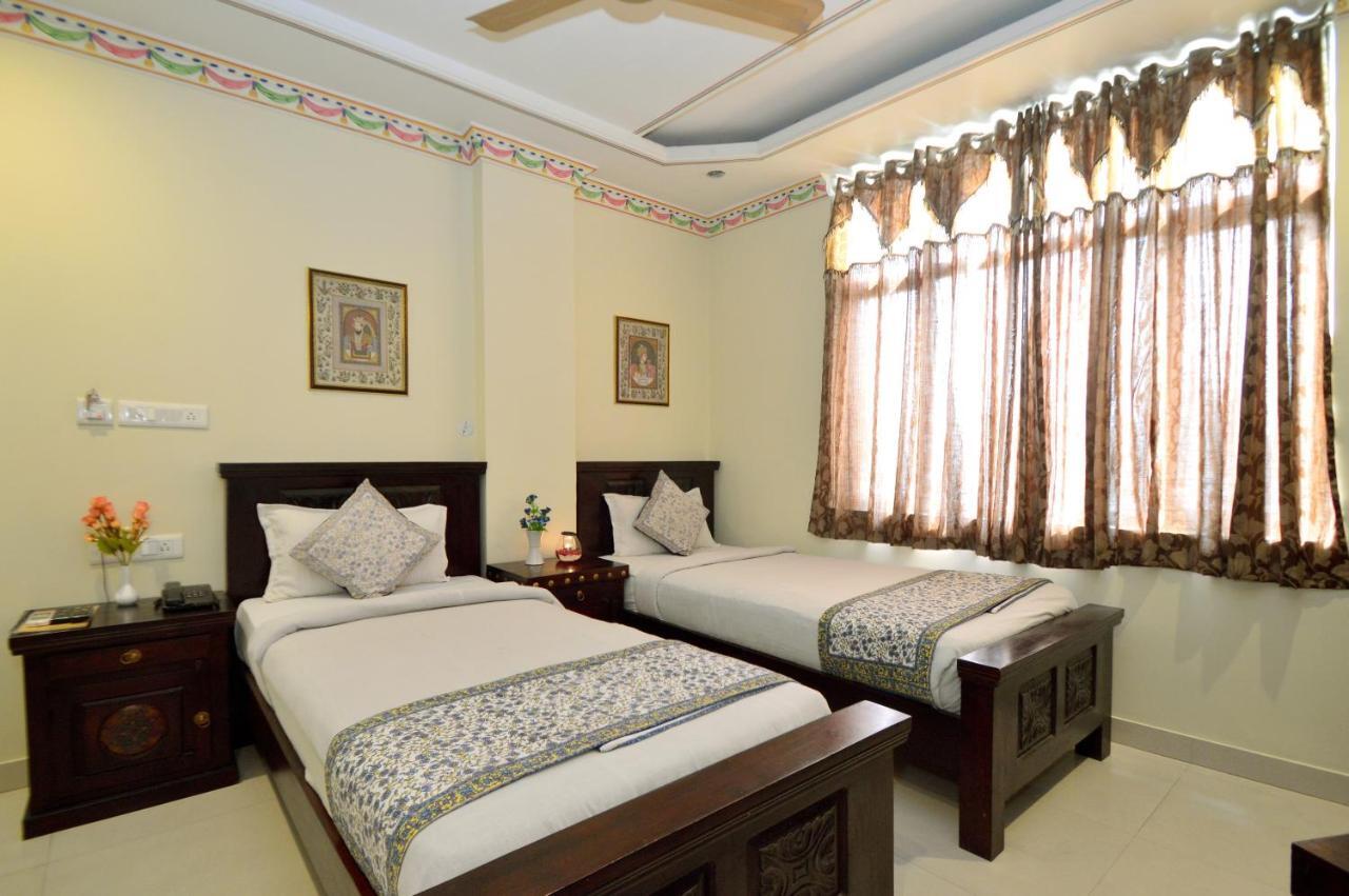 Hotel Surya Garh ชัยปุระ ภายนอก รูปภาพ