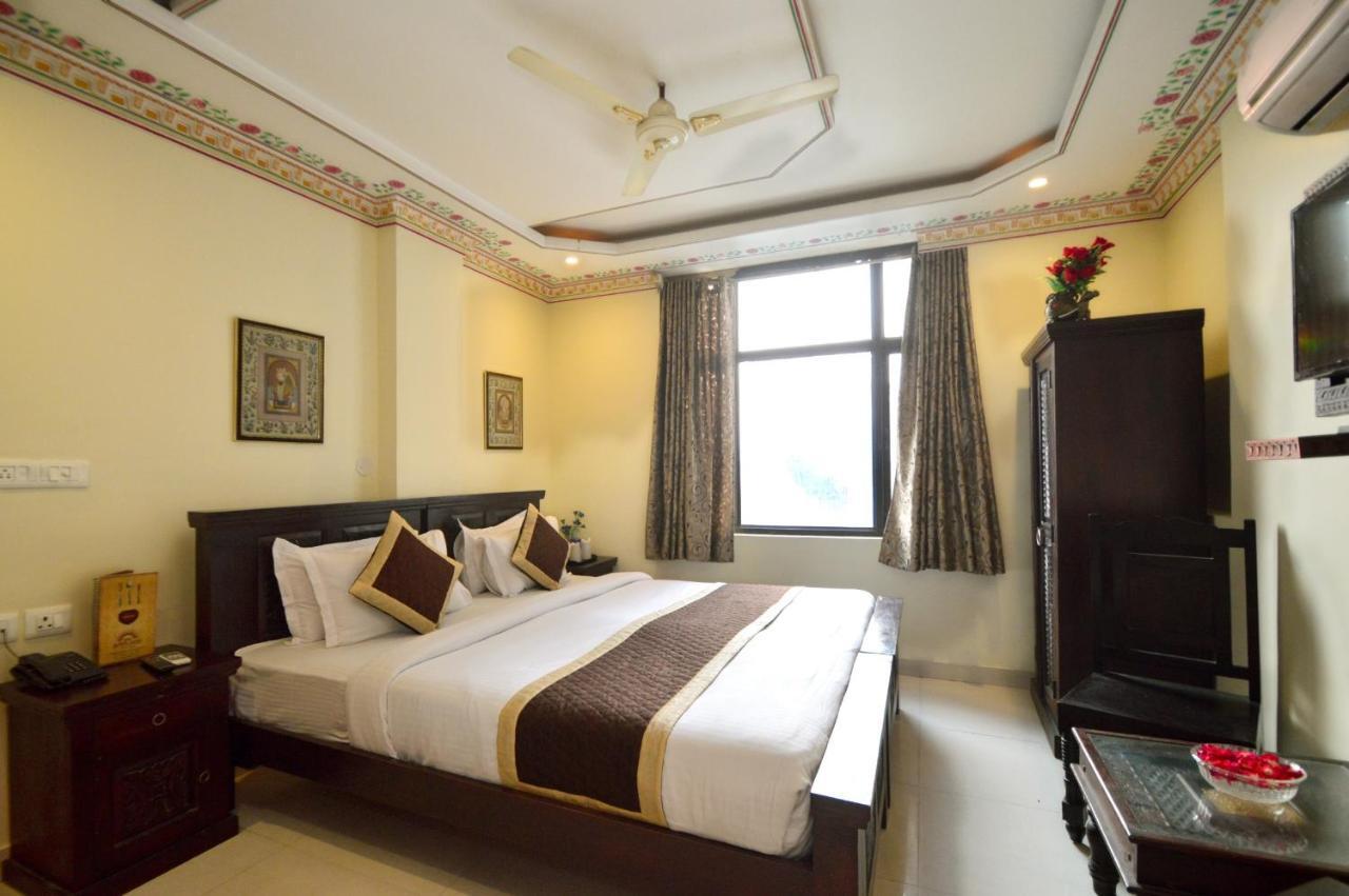 Hotel Surya Garh ชัยปุระ ภายนอก รูปภาพ
